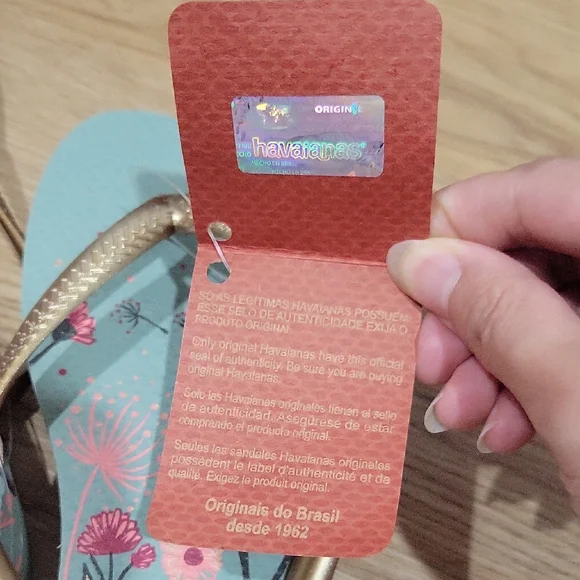 Havaianas Blue and Gold Sandals with Floral Design - Picture 7 of 7